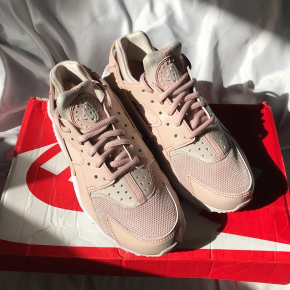 ❌ SOLD ❌NIKE HUARACHE RUN BEIGE/DESERT SAND SZ 6.5 - Picture 2 of 6